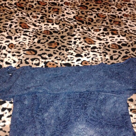 Women's Lace Mini Dress - Picture 3 of 7